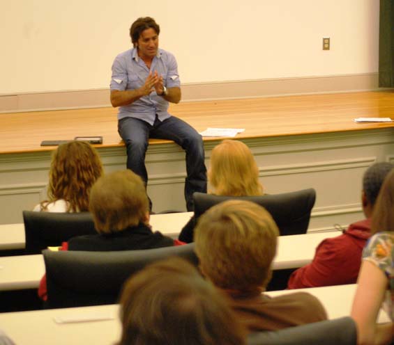 Songwriter and performer Steve Azar speaks to students at the “Conversation with Entrepreneurs” lecture series presented by Delta State University’s College of Business.
